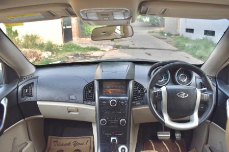 XUV 500 1.9 FWD W10 AT 2017