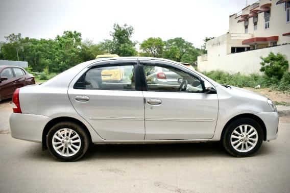 TOYOTA ETIOS 1.5 VX MT 2017