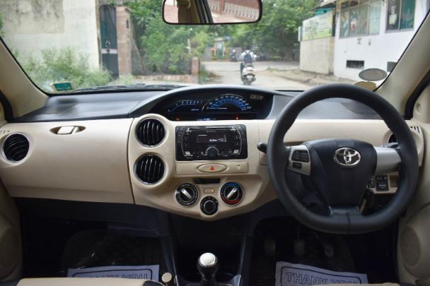TOYOTA ETIOS 1.5 VX MT 2017